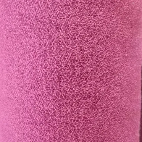 Tkanina · 089. Wzór, kolor i detal na archiwalnej fotografii materiału.