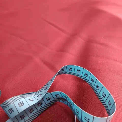 Tkanina · 014. Wzór, kolor i detal na archiwalnej fotografii materiału.